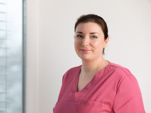 Porträtfoto von Dr. med. J. Föhr, Fachärztin für Dermatologie