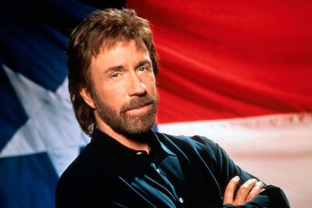 Chuck Norris skončil v nemocnici. Fanoušky vyděsila náhlá hospitalizace