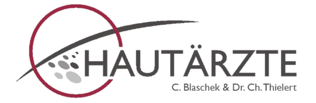 Hautärzte G. Bluschke & Dr. Ch. Thiele: Logo mit rotem Kreis, geschwungenem Strich und grauen Flecken.