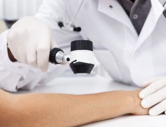 Hautkrebsvorsorge bei Dr. Arna Shab in Frankfurt