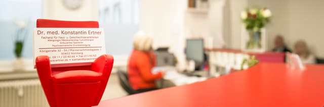 Titelbild Hautarztpraxis Dr. Konstantin Ertner | Hautarzt in Nürnberg | Allergologie, Impfen, Ambulantes Operieren, Online Termine, Psychosomatische Grundversorgung, Medikamentöse Tumortherapie