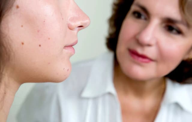 Elena Tasler-Salloum Hautärztin Kinder+Teenager.jpg